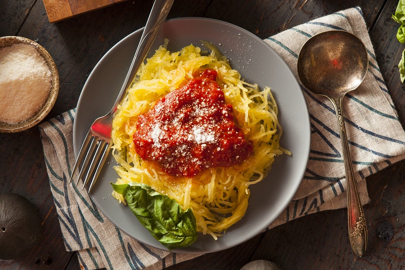 slow cooker turkey bolognese with spaghetti squash pasta. healthy pasta recipes