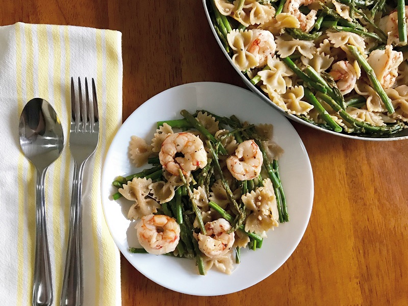 shrimp pasta with garlic asparagus