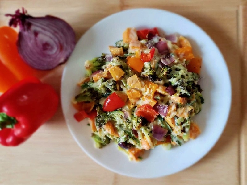 zoodle mac and cheese with roasted veggies. healthy pasta recipes