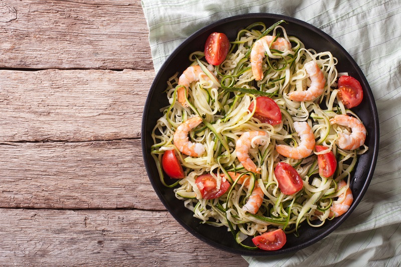 shrimp scampi with zucchini pasta