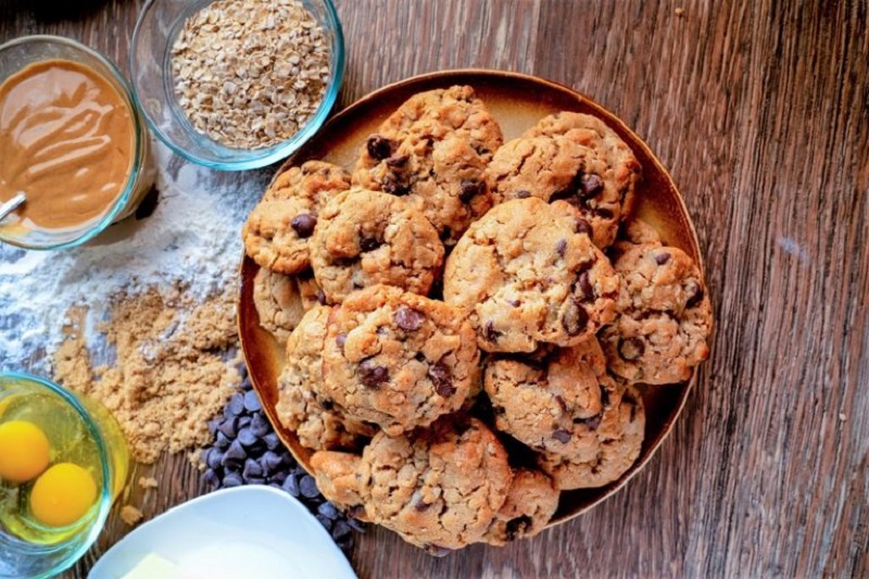 air fryer peanut butter chocolate chip cookies.