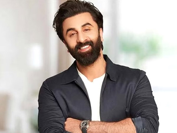 Photos: Alia Bhatt Neetu Kapoor Vicky Kaushal and More Shower Love on Ranbir Kapoor On His Birthday